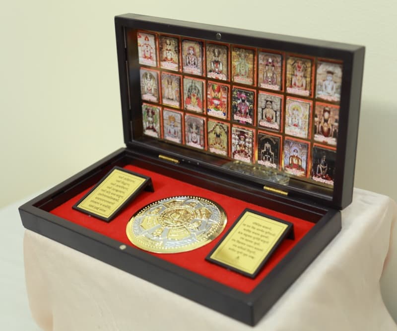 24 Tirthankar Pooja Peti Pocket Mandir