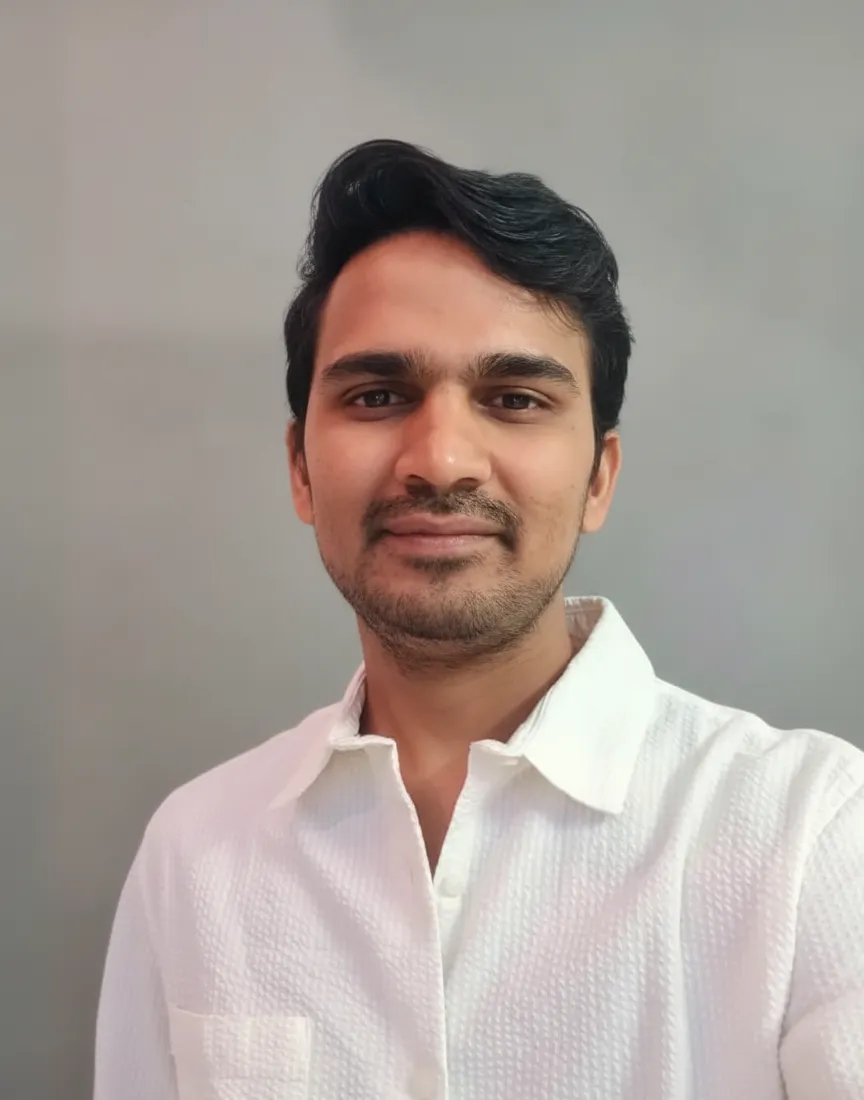 Dhiraj Prajapati - Multi-talented Expert at Swarn Shikhar Jewellers