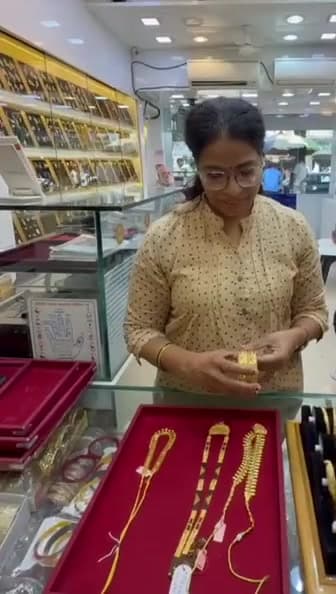 “25 saal ho gaye, now shopping for my daughter’s wedding!”