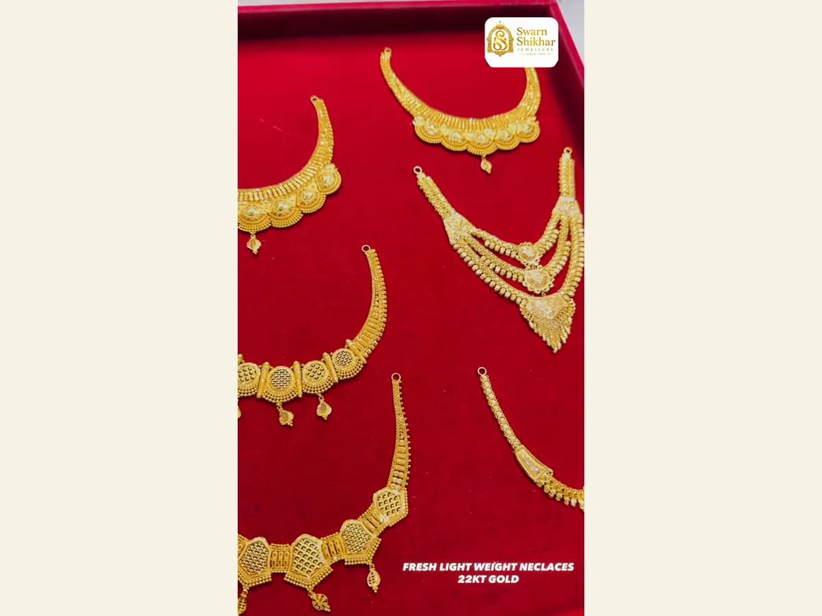 A lightweight 22K necklace